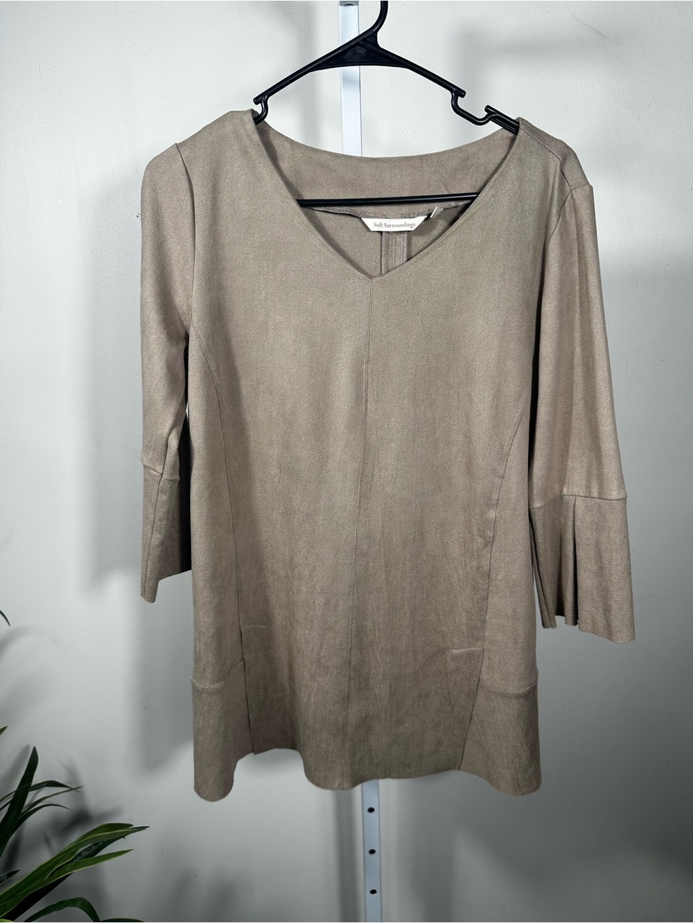 N124. Soft Surroundings Izzy Faux Suede Tunic S Taupe Bell Sleeve 2BD78